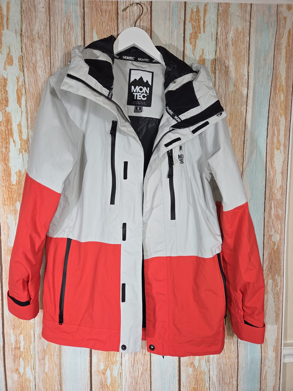 Montec Women's Two-Tone Red & White Ski Jacket. Size Small